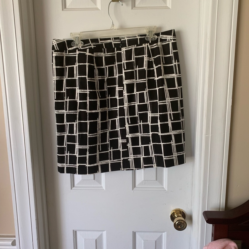 Black and white pencil skirt